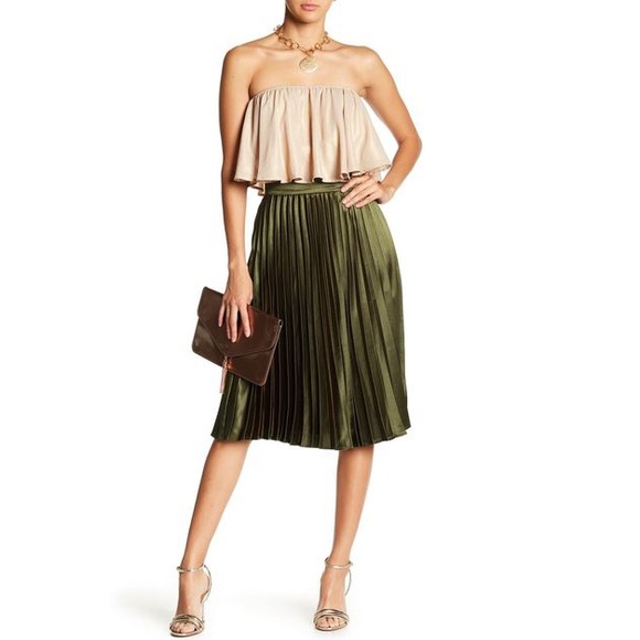 Aritzia Dresses & Skirts - NWT Satin Olivia Green Pleated Skirt